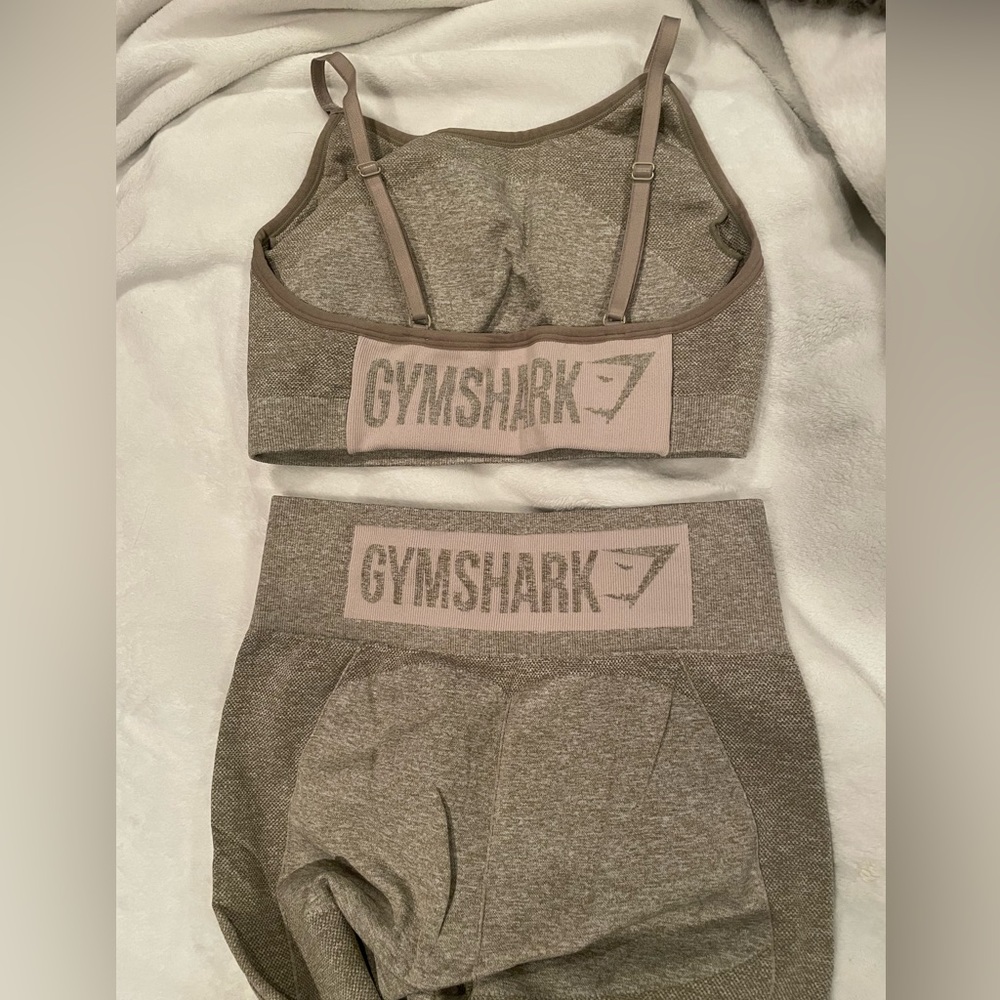 GymShark sports bra and leggings